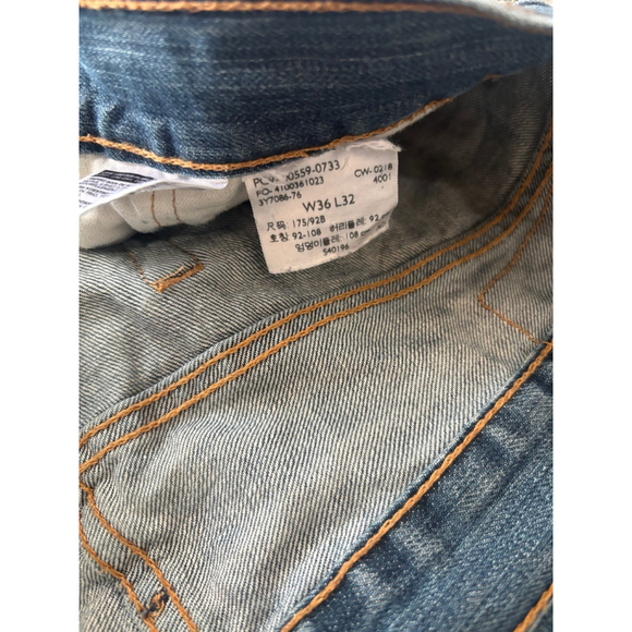 Levi - Picture 3 of 3